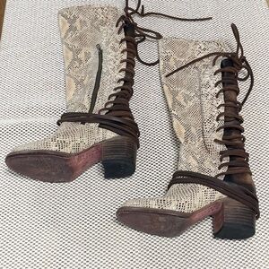 Freebird Coal Boots - Sz 5